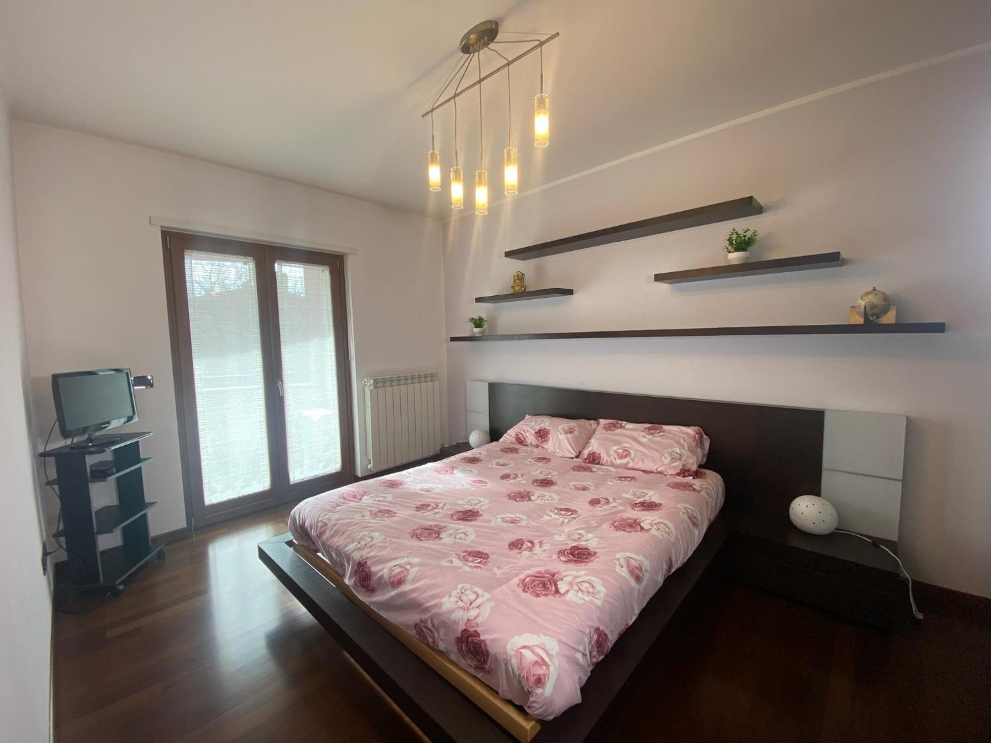 דירות מונפלקונה Red House מראה חיצוני תמונה